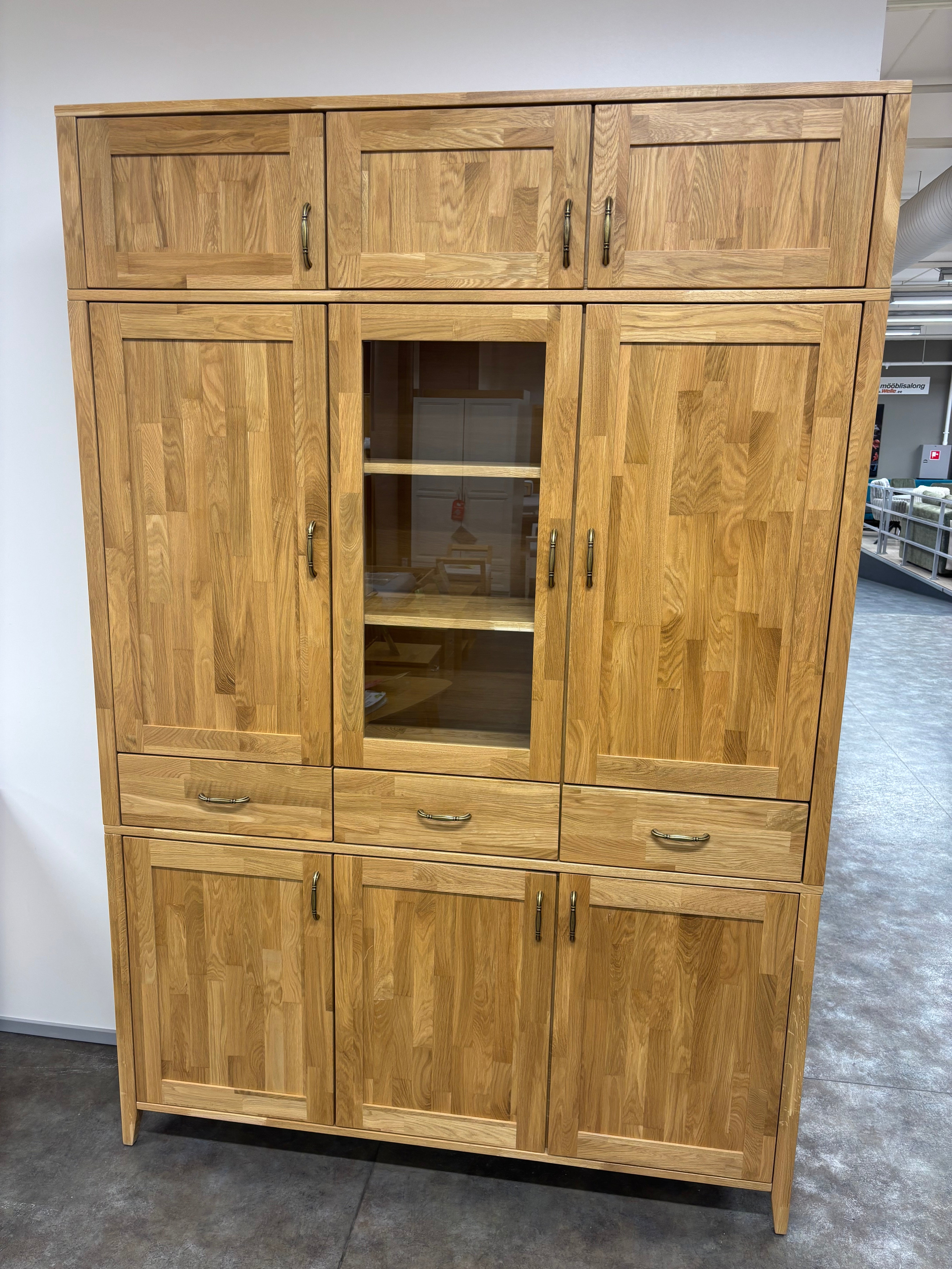 VITRIIN TAMMEST KÕRGE -25% TALLINN