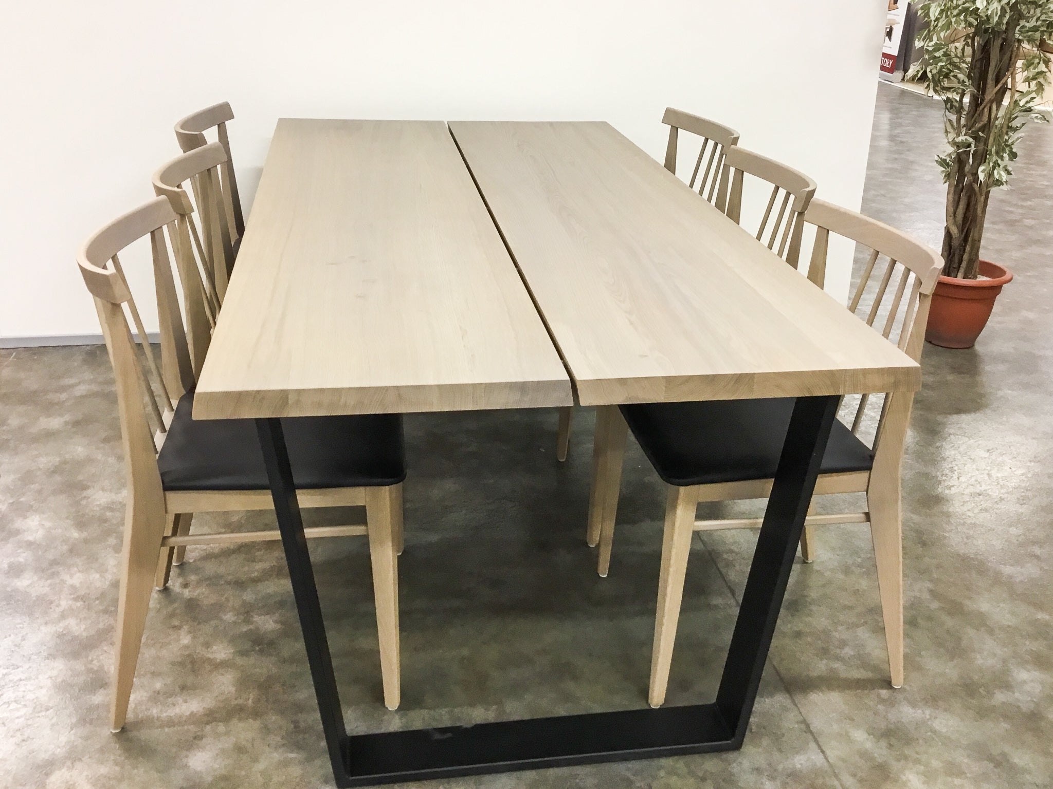 Solid kasepuidust laud metalljalgadega 200–250 cm