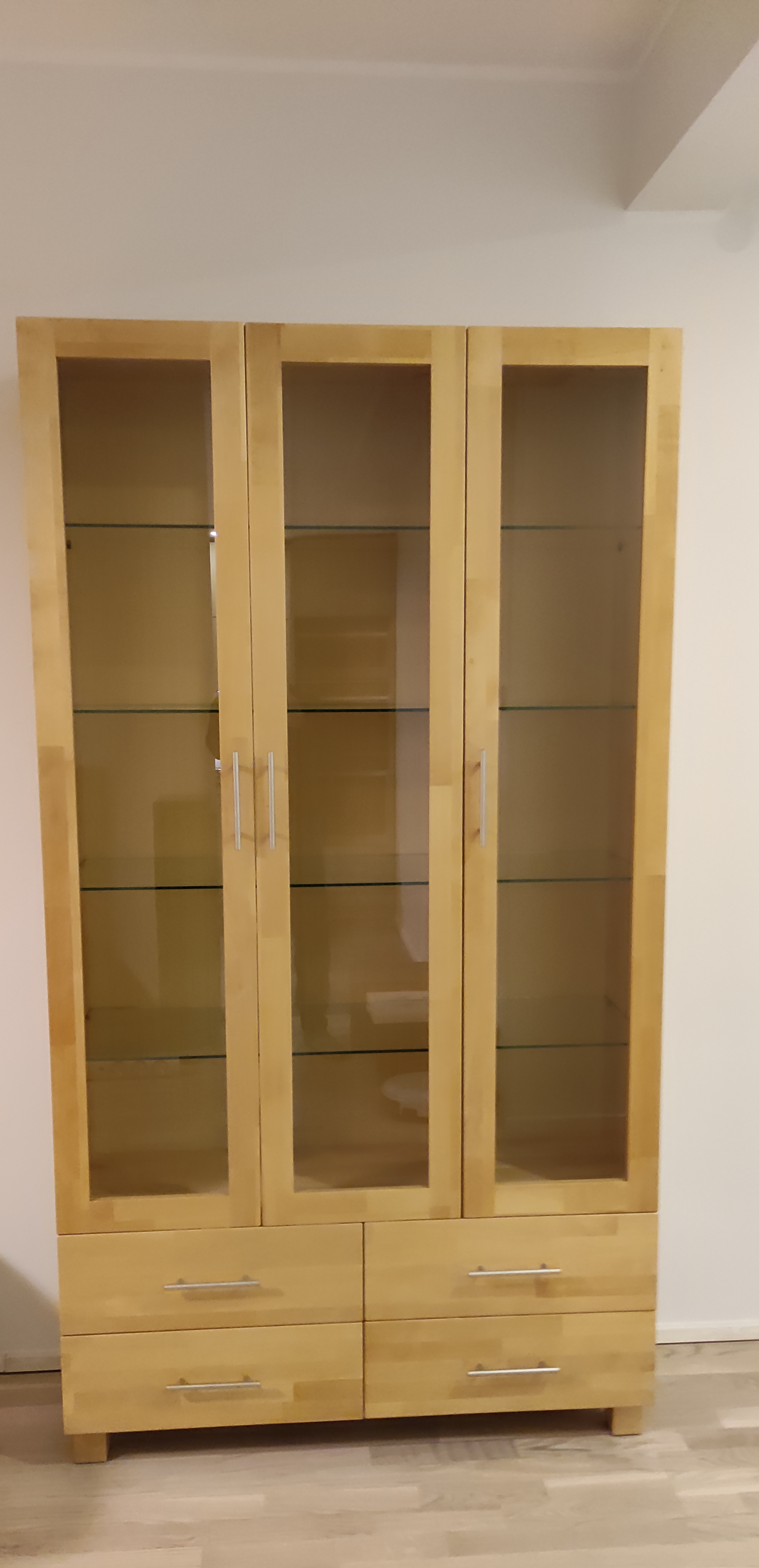 Aivar Vitriinkapp 3 uksega