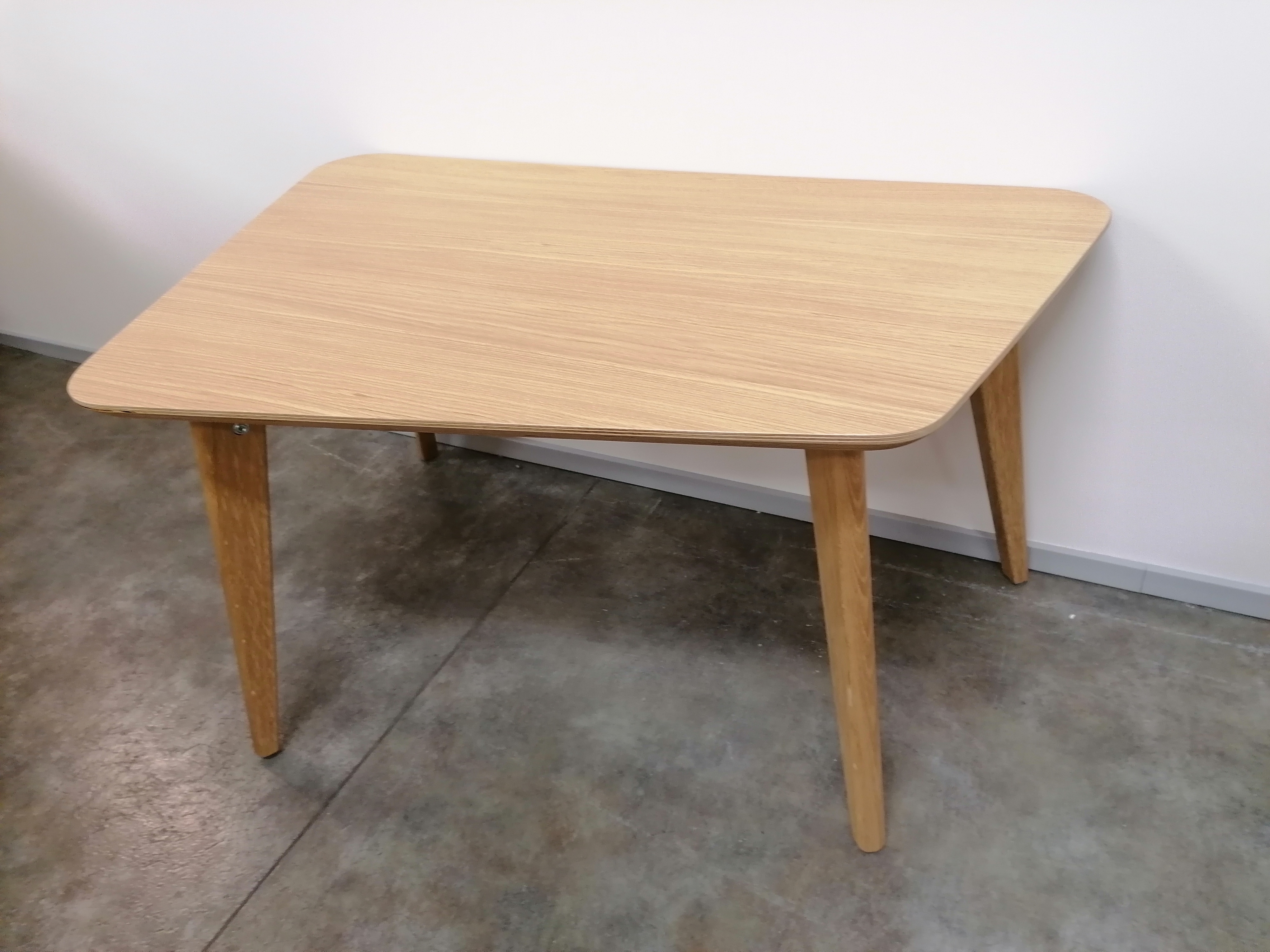 Pascal Sofa diivanilaud trapets