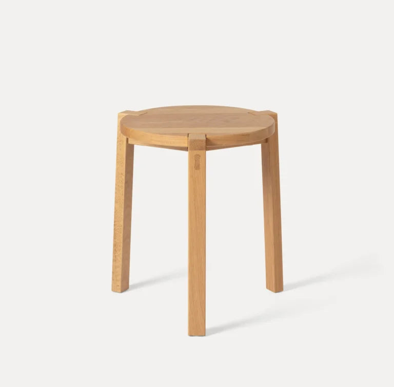 Trio_taburet_tamm_lakitud